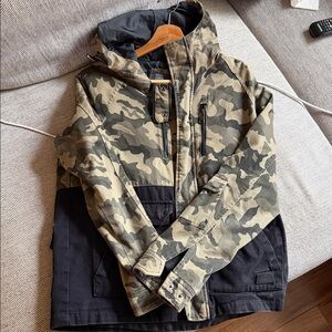 Zara Men's Camouflage and Black Hooded Jacket